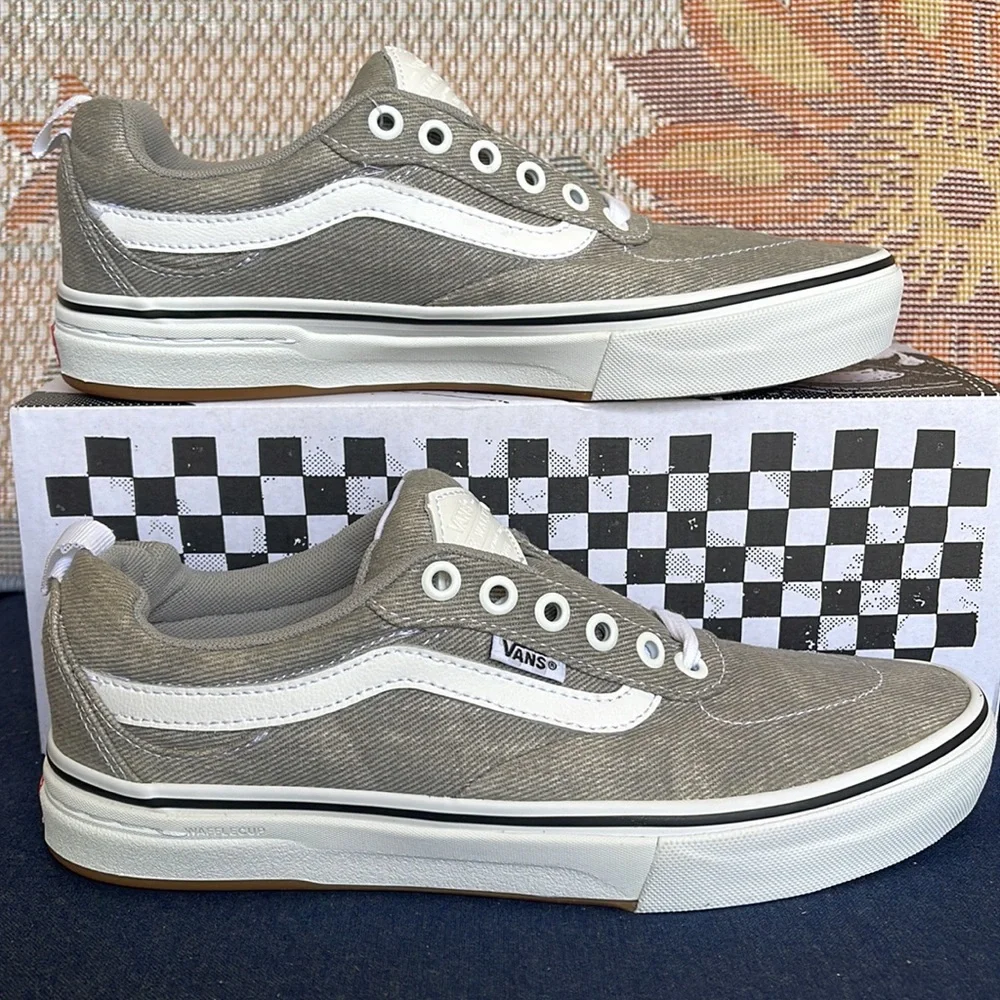 Vans WMNS Kyle Walker (Denim) Gray/White
VN0A5JIE9BM
Sneakers - athletic shoes - Picture 1 of 16